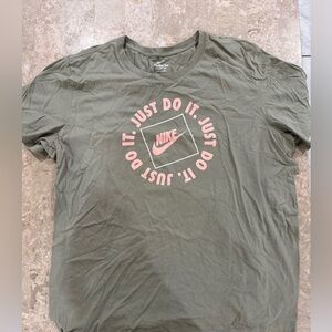 Nike tee